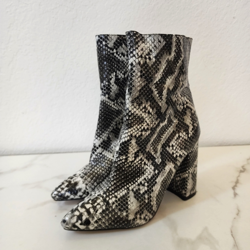 PRETTY LITTLE THING ALLIGATOR BOOTIES